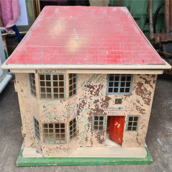 Vintage Dolls House Possibly Tri-Ang. Measures 30cm tall by 40 wide by 30 deep.