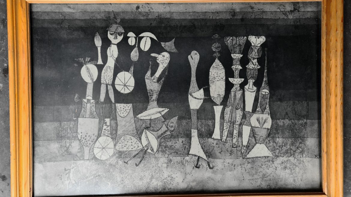 Vintage Framed and Glazed Paul Klee Print Komodie (Comedy) c1960's. The original art work was produced in 1921. Measures 49cm by 39cm